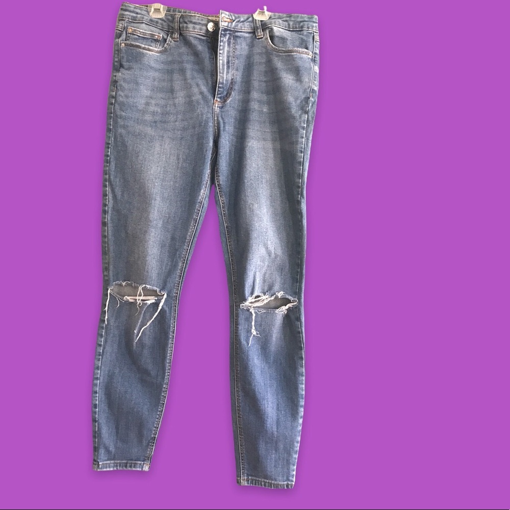 Denim Co. ripped knee skinny stretch jeans.